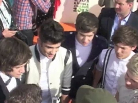 Celebrity Byes: One Direction Score Hat Trick at Radio 1 Teen Awards