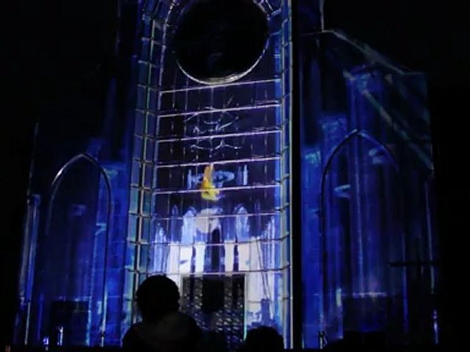 NOTRE DAME de la  LA TREILLE MAPPING COSMO AV  LILLE 3000 c'est FANTASTIC