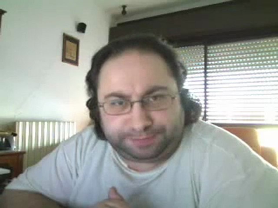 ciao_faccia_da_culodisse_jhondoe_senza_guardarsi_