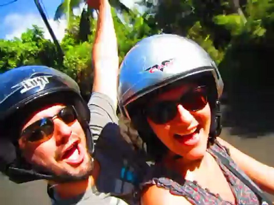 Une virée en scooter sur les collines de Tahiti