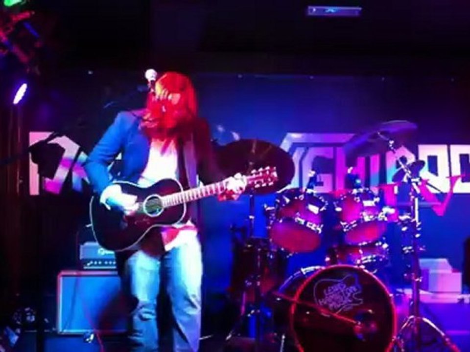 Nice 'n Dirty Acoustic Blues Solo - Lewis Hamilton