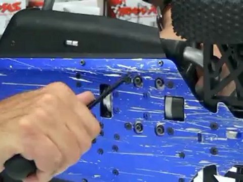 REMONTAGE D'UNE VOITURE THERMIQUE MODELISME RC