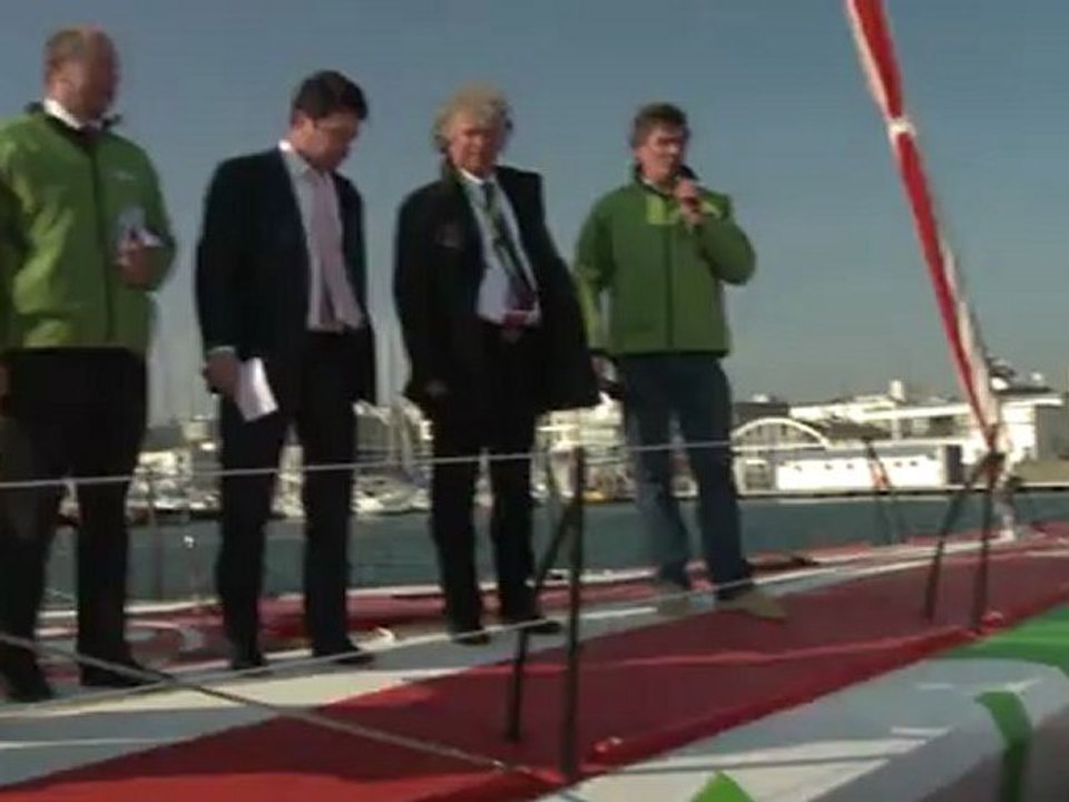 Laury Thilleman Miss France baptise Savéol le bateau de Samantha Davies - Vendée Globe 2012-2013