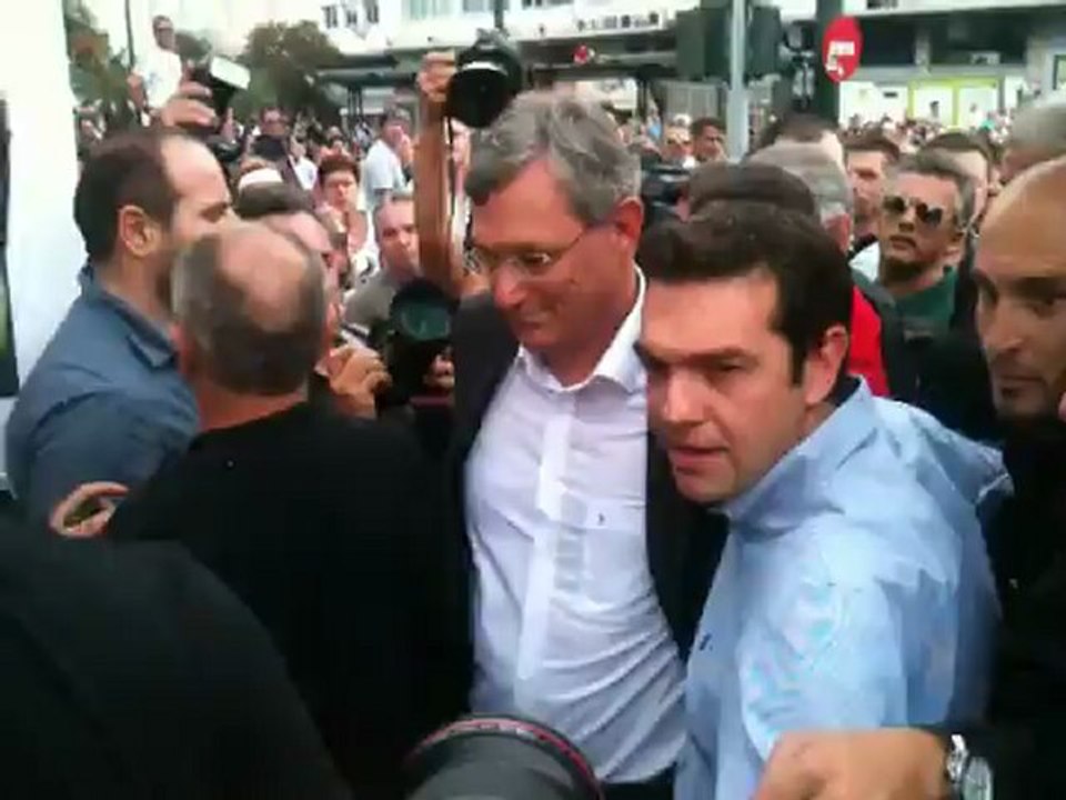 Ο Αλέξης Τσίπρας φτάνει στη Βουλή 9/10/12