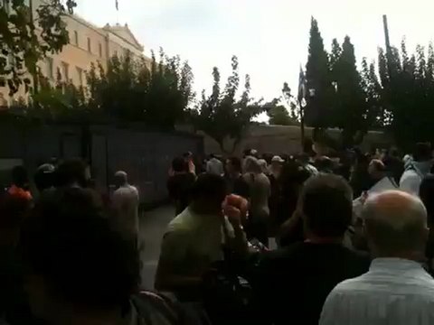 Ένταση μπροστά στον σιδερένιο φράχτη - Βασιλίσσης Σοφίας 2