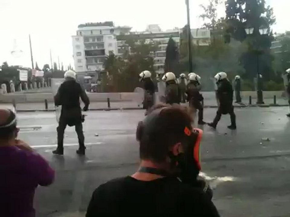 Επεισόδια στην πλατεία Συντάγματος (2) 9/10/12