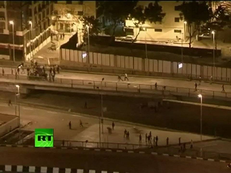 Night video of Cairo violent battles, gunfire & petrol bombs on Tahrir square