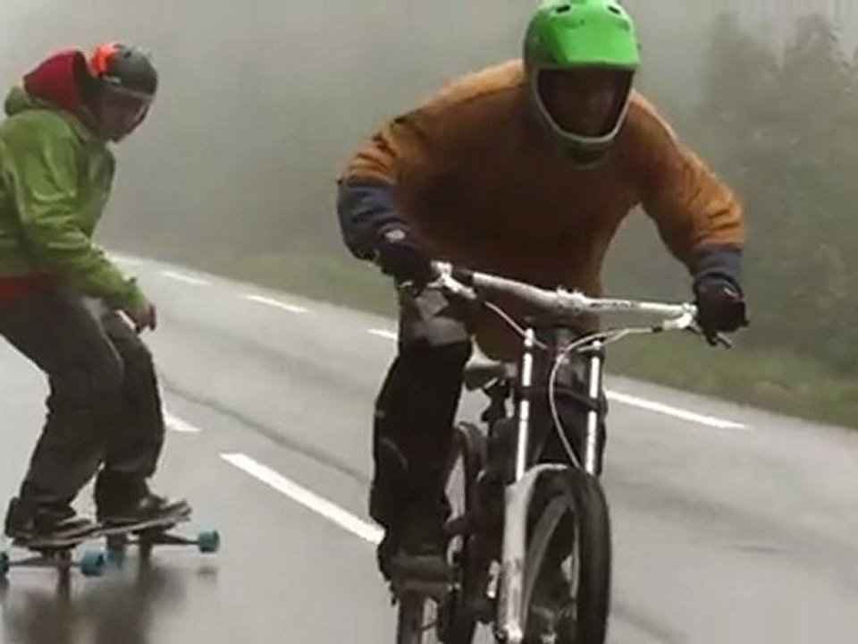 Freeborder vs Mountainbiker • (CHoE)