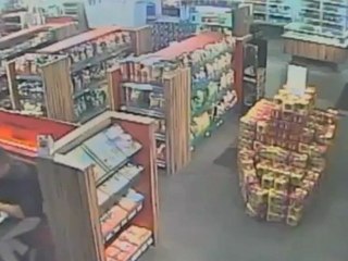 Quand un international belge détruit sa Porsche sur une station service 