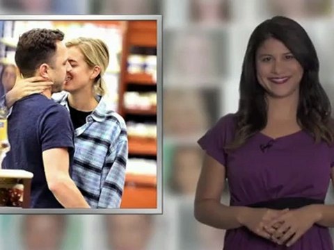 Celebrity Bytes: Celebrities Love Kisses