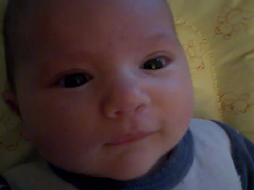 Coline, 5 semaines: premiers sourires pour papy et mamie!