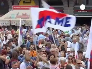 Atene, Piazza Syntagma respinge la solidarietà della...