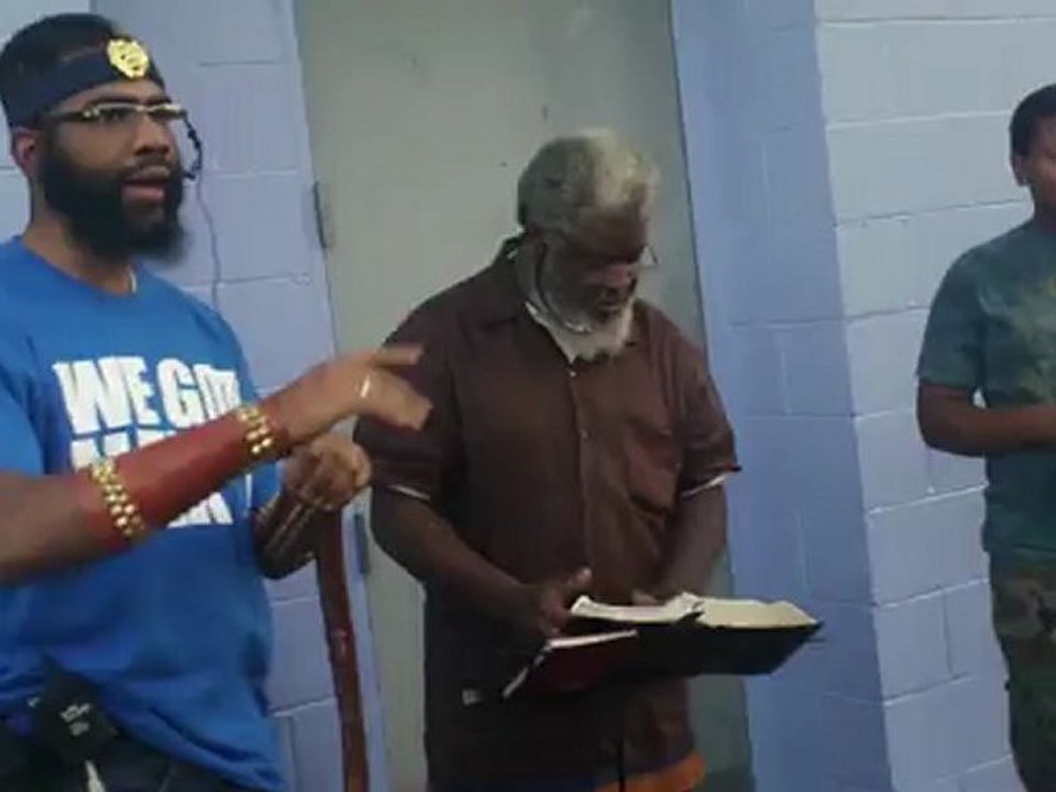 Priest Kahan Gives Spiritual and Carnal Food on Skid Row Pt.2