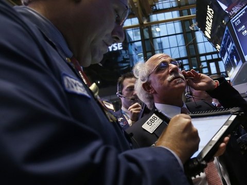 Wall Street Falls as Tech Leads Sell-Off on Earnings Gloom