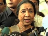 Asha Bhosle's Daughter Cremated Without Relatives  - Bollywood News [HD]