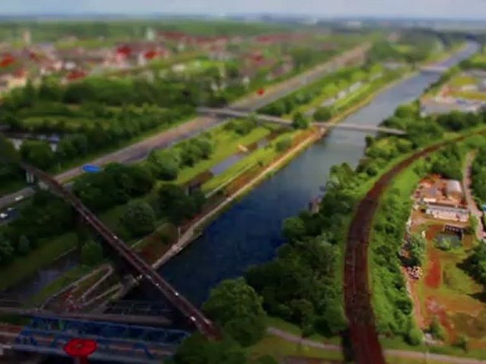 Running Time (Tilt Shift) Gasometer Oberhausen Neue Mitte Autobahn A42 - Intro by Chrisshootings