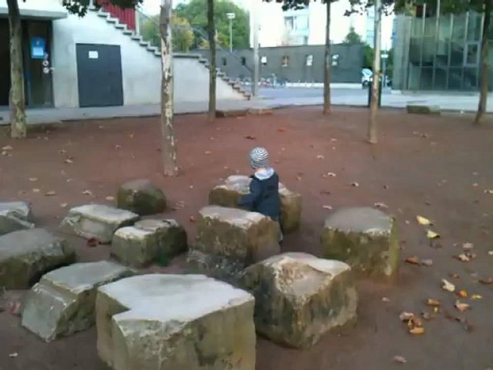 Eliott marche et court presque 08/10/2012