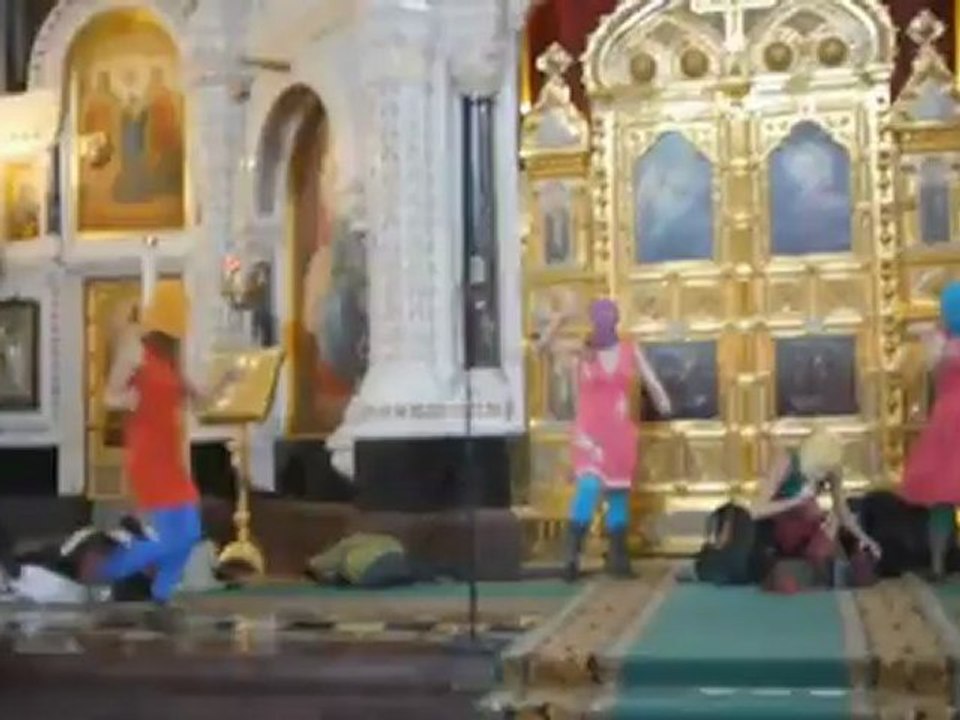 Pussy Riot member freed: Protests outside Moscow court