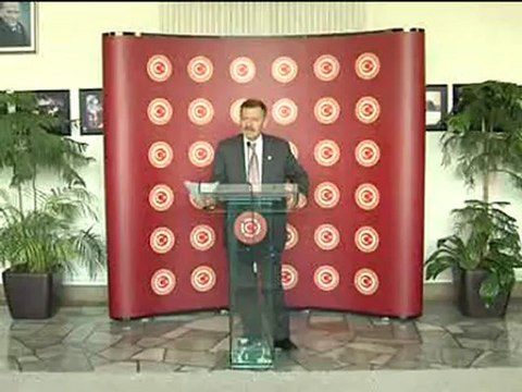 Mersin Milletvekili Prof. Dr. Aytuğ Atıcı 08.10.2012 tarihinde TBMM'de düzenleldiği basın toplantısında Başbakan konuşuyor sağlıkta şiddet artıyor dedi.