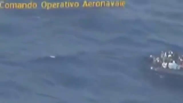 Lampedusa (AG) - Immigrazione, barcone alla deriva. Soccorse 93 persone (09.10.12)