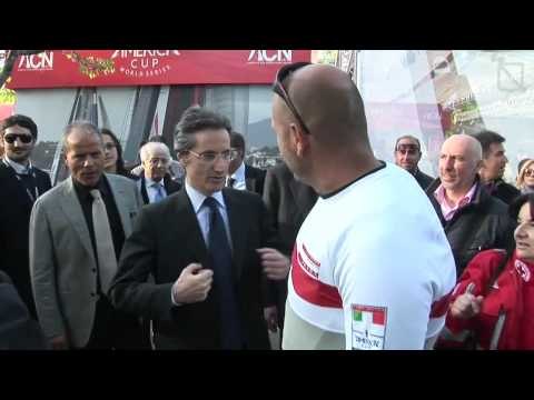 Caldoro - Portiamo a bordo di un catamarano dell'America's Cup maglia contro la camorra