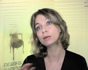 A qui Patrick Modiano dédie-t-il ses livres ?