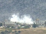 Syrian forces bombard border town