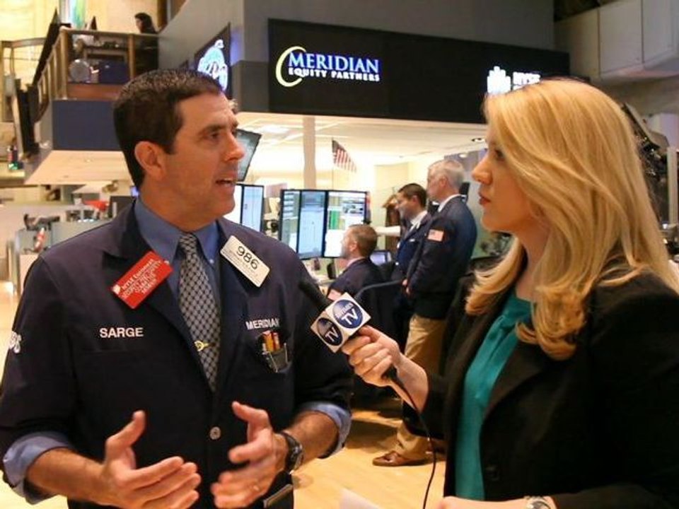 Global Stocks Mixed After S&P Cuts Spain Credit Rating to Near Junk