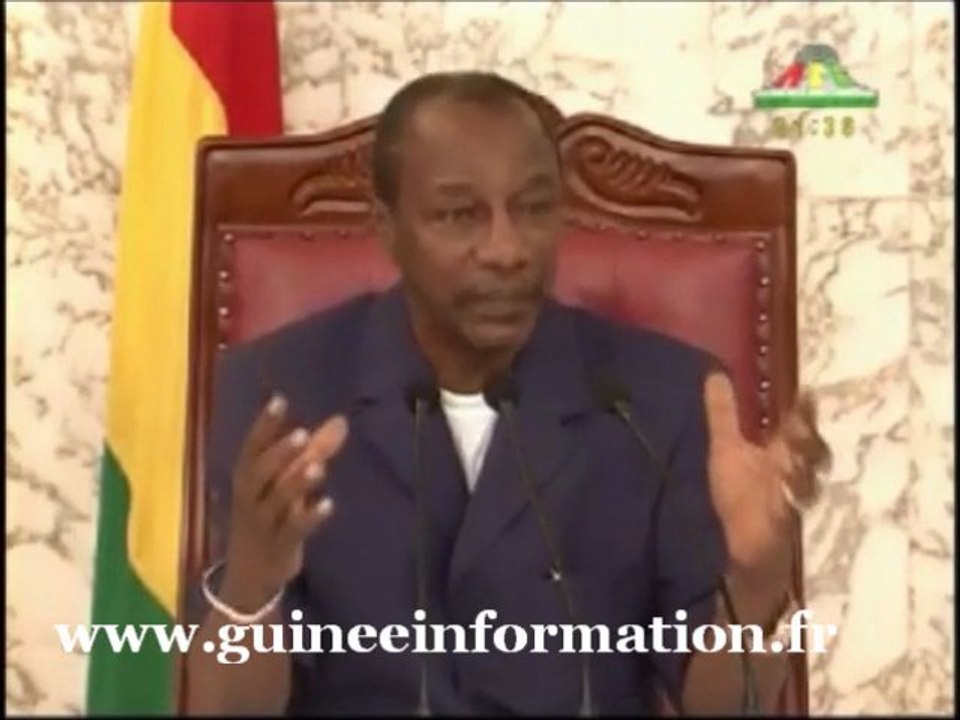 Alpha Condé rencontre des ressortissants de la forêt à Sékoutoureya, pour la préparation du 55ème anniversaire de l'Indépendance de la Guinée