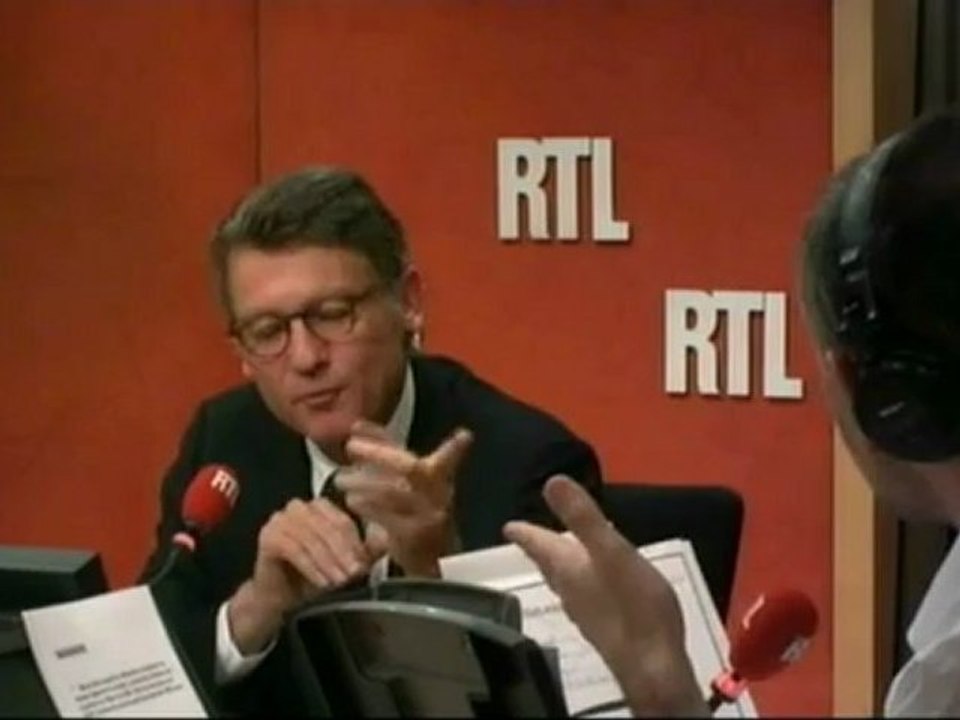 Rythmes scolaires, zonage des vacances, devoirs : Vincent Peillon face aux auditeurs dans "RTL&Vous"