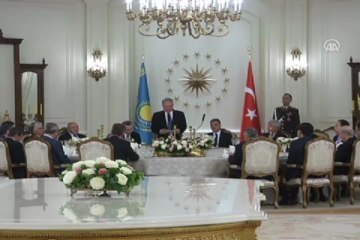 Liderler aynı masada buluştu