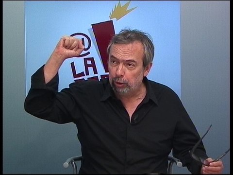 Aphatie, couteau entre les dents...