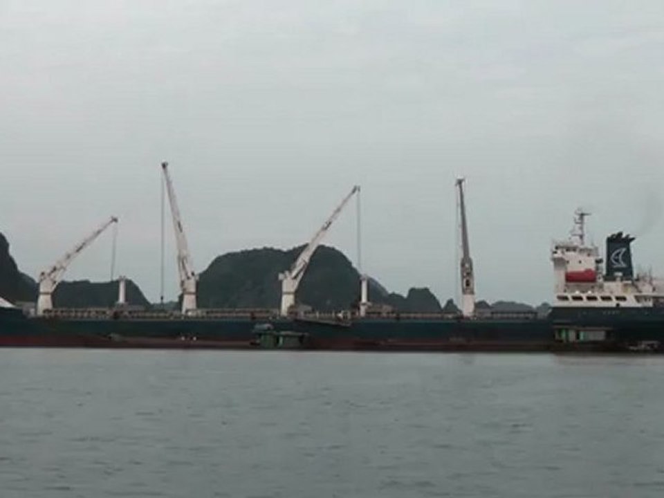sur la baie de Ha Long
