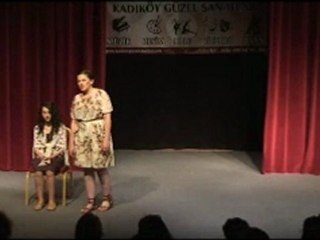 Tiyatro kursu öğrencileri