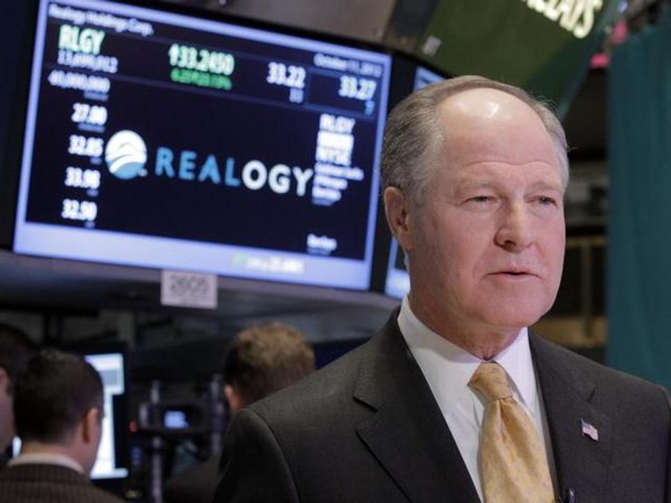 Wall Street Opens Flat as Wells Fargo, JPMorgan Fall