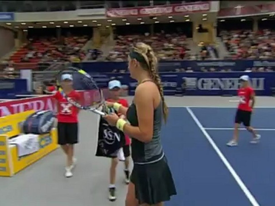 Azarenka powers past Martic
