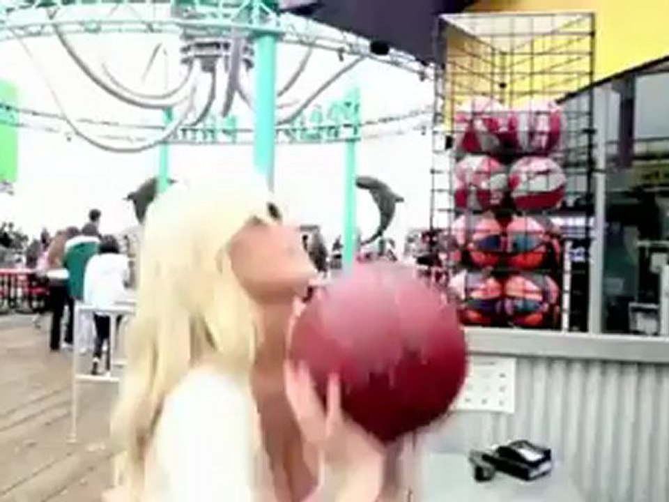 Kate Upton 'Many Talents' Segment Includes Skateboarding