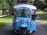 Un tuk-tuk électrique, une journaliste, un chien, 3500 km d'Amsterdam à Faro