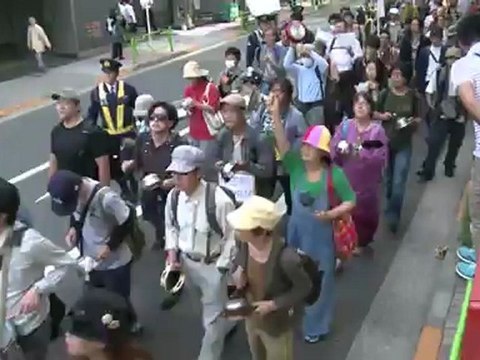 Anti-IMF activists stage rally in Tokyo