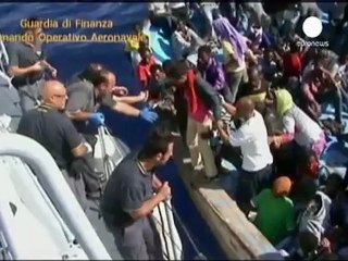 Italia pide ayuda mientas siguen llegando pateras a...