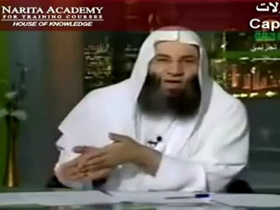كبسولات ..حكم القراءة من المصحف أثناء الصلاة