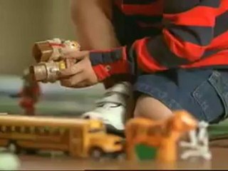 PUB WTF de Ikea avec un enfant qui trouve un SEX TOYS