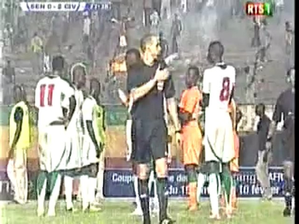 VIDEO – Direct Sénégal vs Côte d’Ivoire : Le public se fâche et affronte la police
