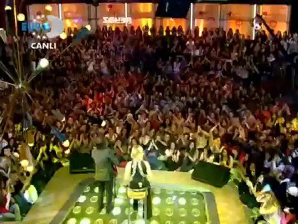 Fettah Can - Boş Bardak Canlı Performans