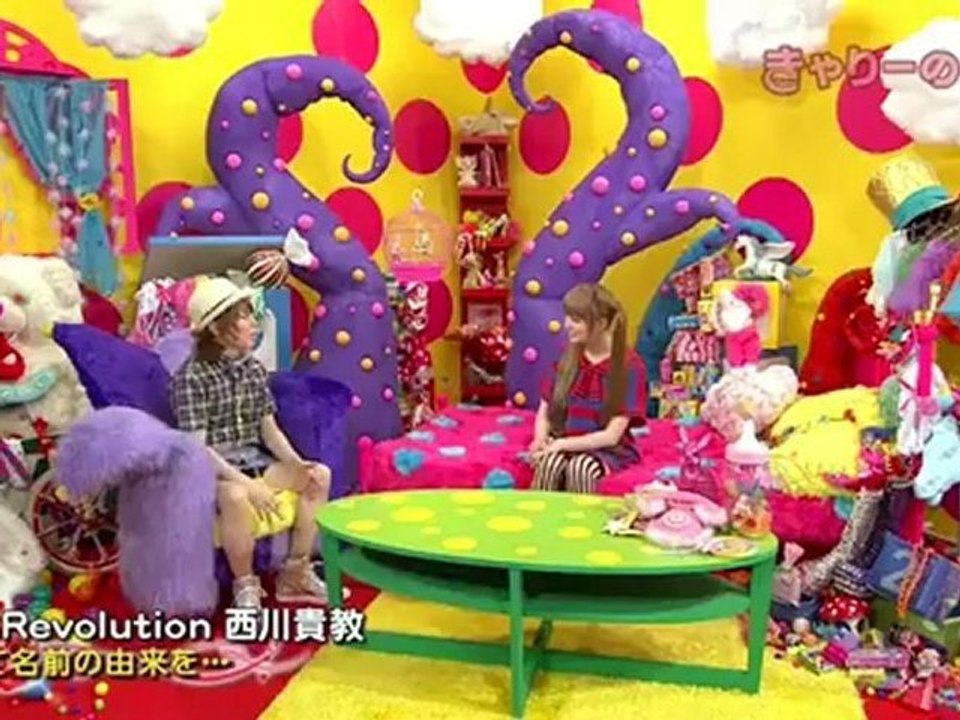 Takanori Nishikawa talks with the model Carrie Pamyu Pamyu popular girl in Japan!