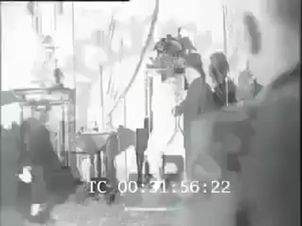 بورقيبة يقبل في يد سيدو الباي هههههه