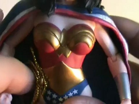 Toy Spot - Infinite Crisis Wonder Woman figure