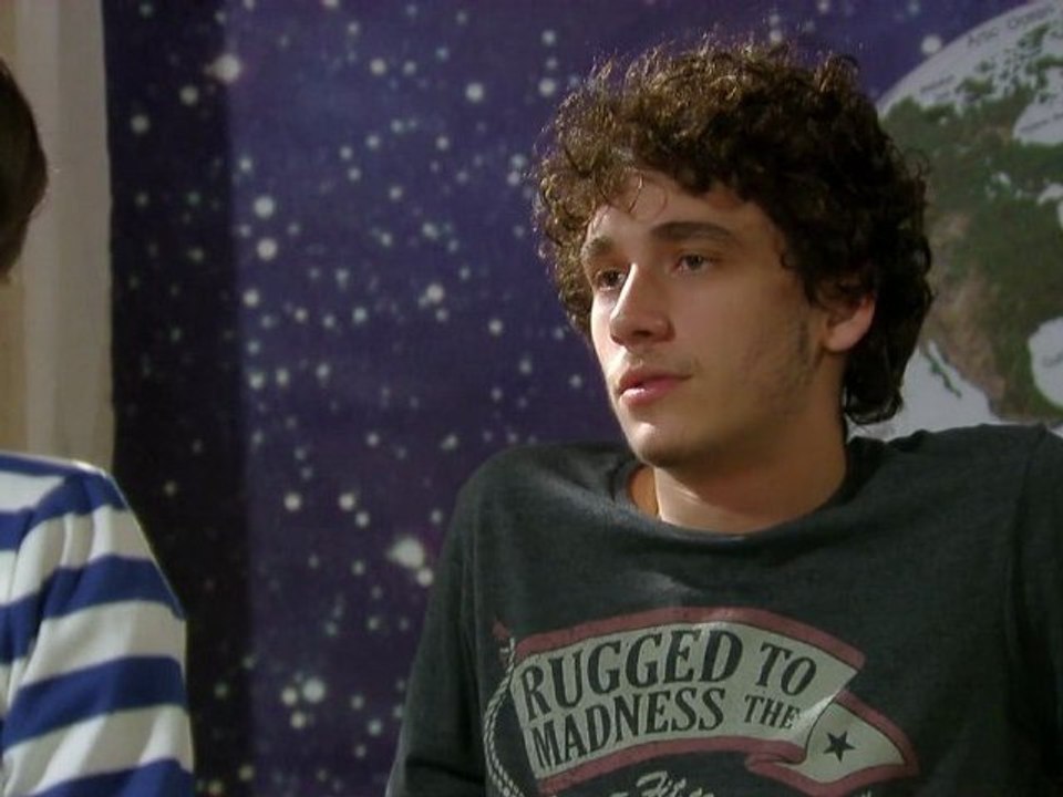 Dinho confessa para Ju que está confuso