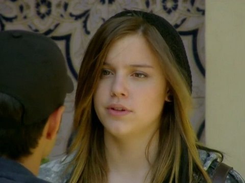 Lia pede Gil em namoro