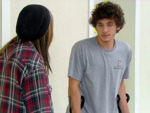 Dinho fala para Lia que Ju perguntou sobre os dois